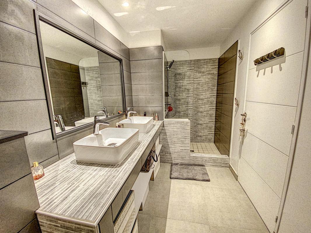 A louer appartement Front de mer BO Saint Martin-salle de douche-19